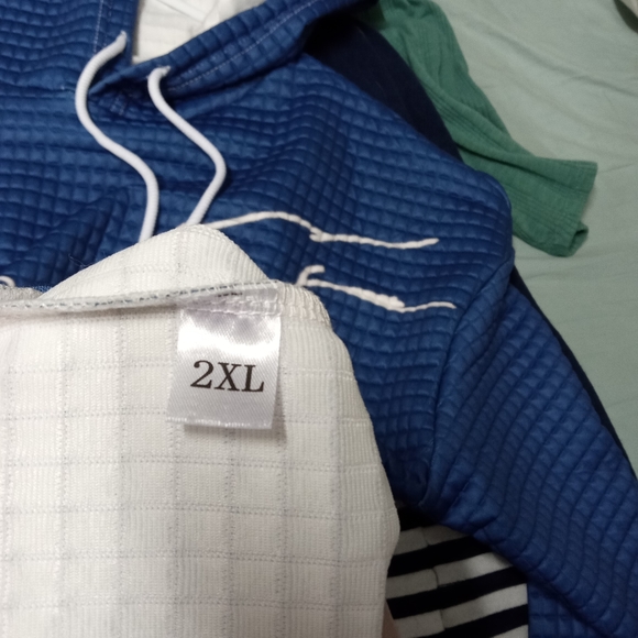 Ladies top - Picture 3 of 3